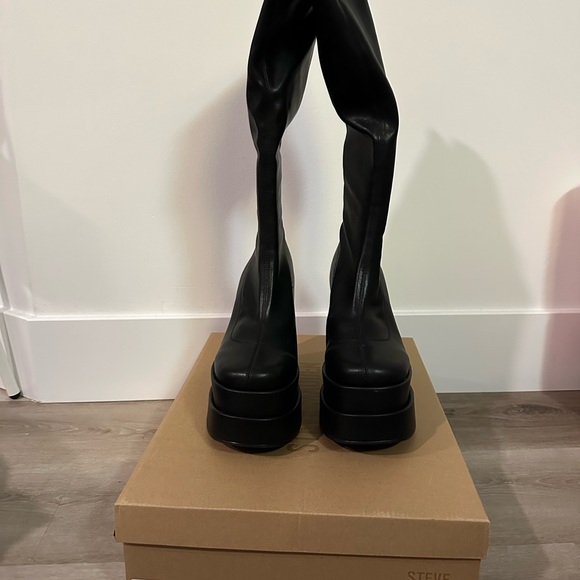 Steve Madden Black Heeled Platform Boots (Cypress) - Picture 3 of 4